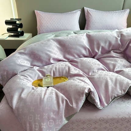 91家纺网 家纺一手货源 找家纺 云玲时尚 2025新款大牌风60S提花纯色轻奢贡缎水洗真丝单品被套 烟灰紫