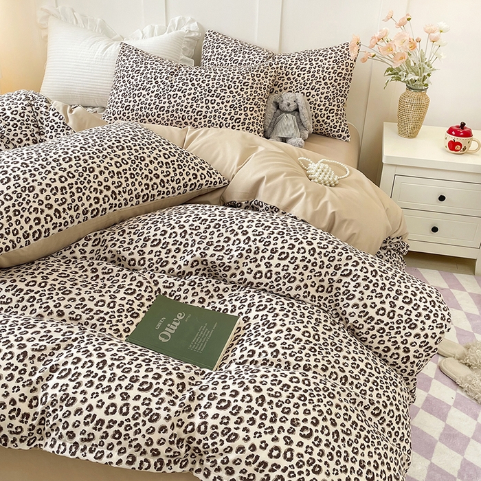 91家纺网 家纺一手货源 找家纺 汣沐生活 2025新款针织棉印花款四件套 小时代-咖