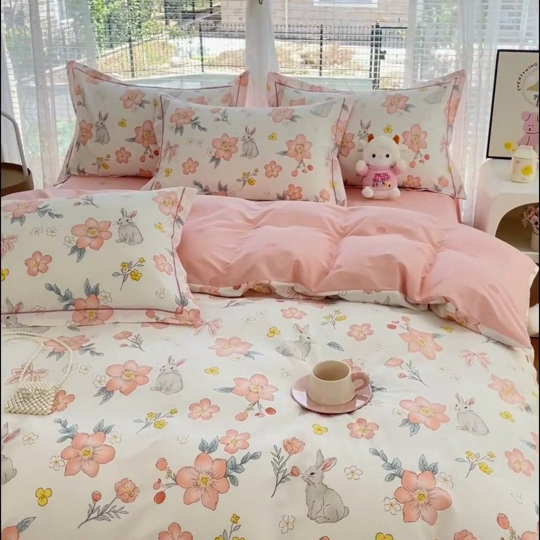 91家纺网 家纺一手货源 找家纺 铭博家纺 新款直播爆款网红全棉四件套13070印花吊边一字绣纯棉被套工艺款 兔语馨香