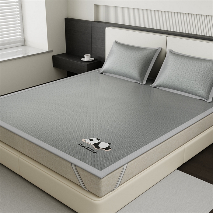 91家纺网 家纺一手货源 找家纺 叠派家纺  2025新款5A抗菌A类冰丝凉席-饼干花熊猫款 熊猫-灰色