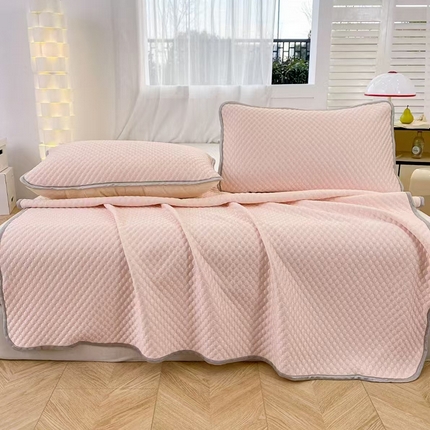 91家纺网 家纺一手货源 找家纺 （总）柏薇 2025新款3D豆豆凉席冰丝席按摩席夏凉席床单床裙款三件套热销款