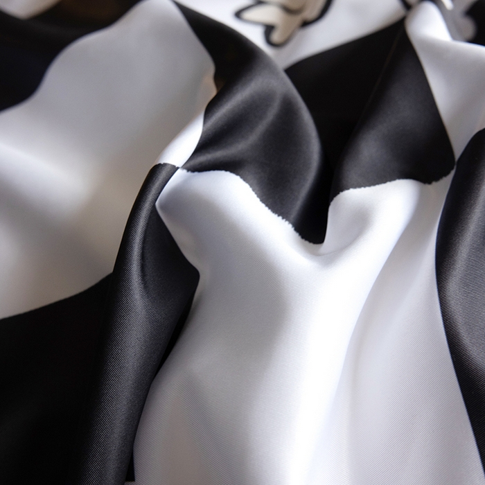 91家纺网 家纺一手货源 找家纺 2025新款水洗真丝数码印花四件套 棋盘兔