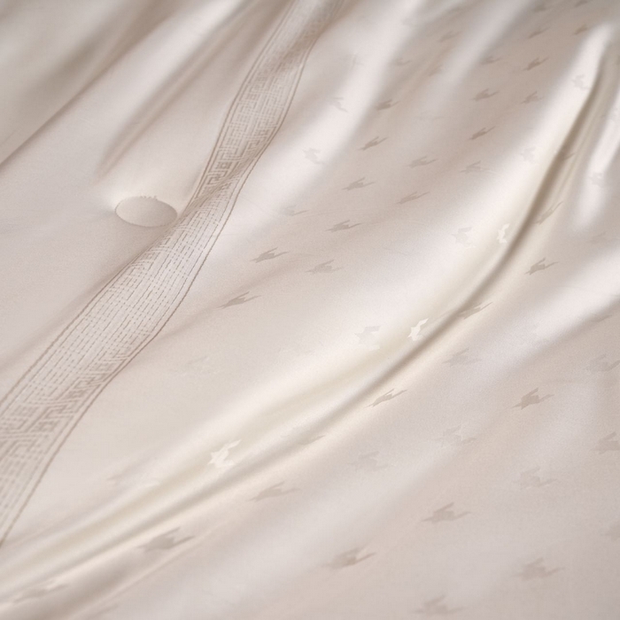 91家纺网 家纺一手货源 找家纺 朴罗 （ 原岚图）2025新款臻品欧式提花黄金大豆被被子被芯-千千阙歌 千千阙歌-米白