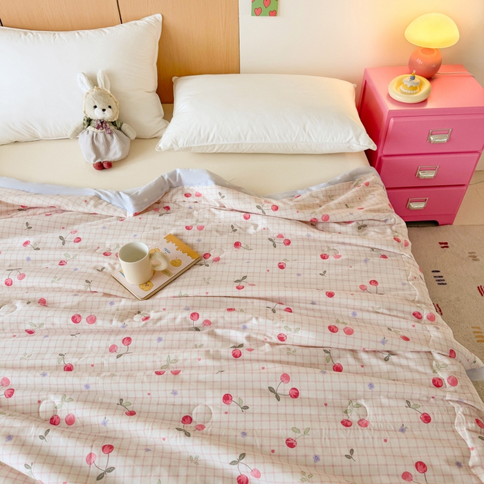 91家纺网 家纺一手货源 找家纺 宜梦家居【需要买家秀请联系老板】 2025新款双面纯棉夏被夏凉被系列 樱桃果果