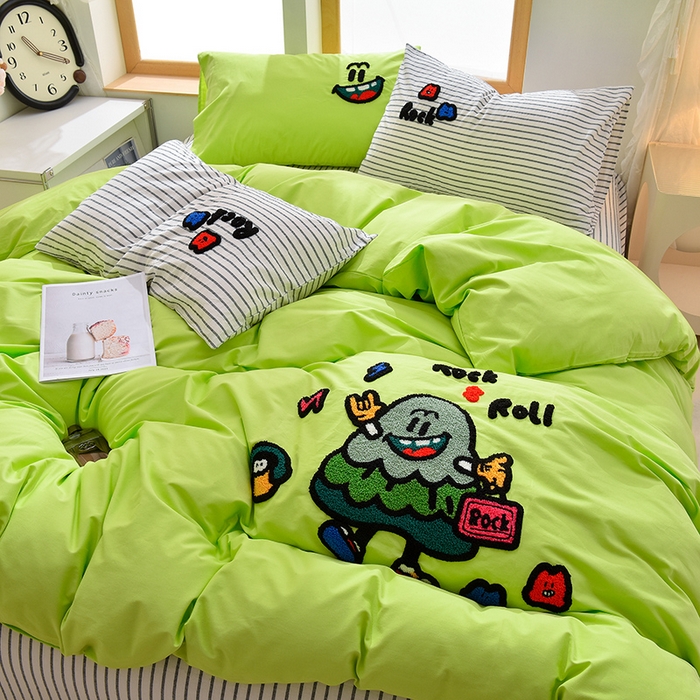 91家纺网 家纺一手货源 找家纺 炫拼家纺 2025新款卡通多巴胺A类全棉40支水洗棉毛巾绣四件套 酷仔小树