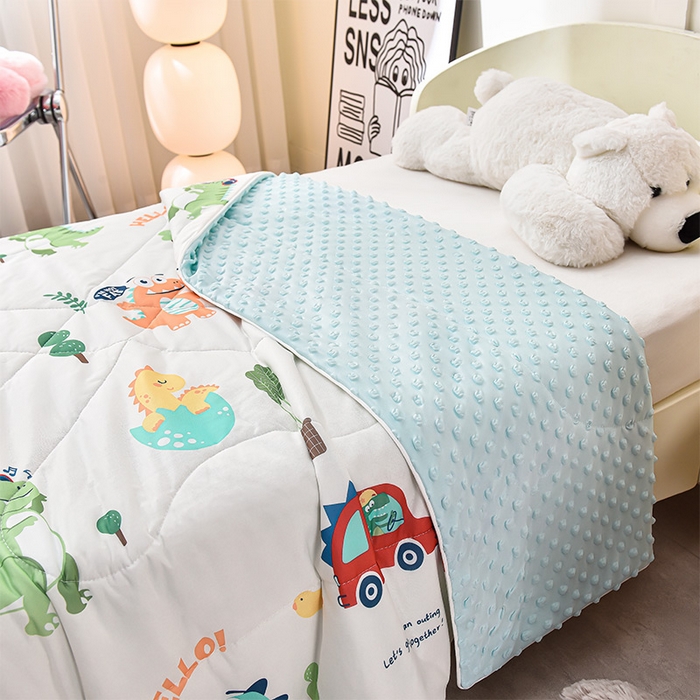 91家纺网 家纺一手货源 找家纺 嗨生活_2025年爆款 A类冰豆豆凉感丝被 儿童夏被 幼儿园被 直播 团购首选_1477 恐龙派对