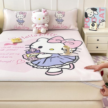 91家纺网 家纺一手货源 找家纺 米帛家纺 2025新款大版三丽鸥碳光冰丝软凉席绑带款 香水凯蒂猫