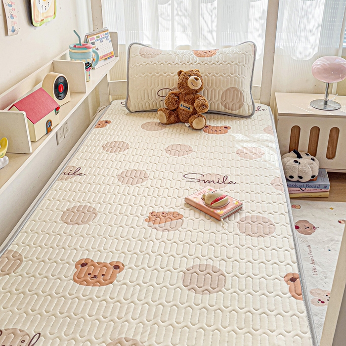 91家纺网 家纺一手货源 找家纺 富馨莱 2025新款A类凉感丝空气纤维凉席学生款 小熊仔