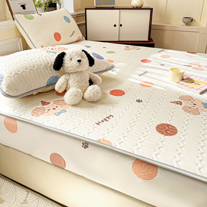 91家纺网 家纺一手货源 找家纺 富馨莱 2025新款A类凉感丝空气纤维凉席床笠款 点点熊宝