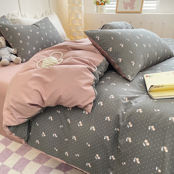 91家纺网 家纺一手货源 找家纺 汣沐生活 2025新款针织棉印花款四件套 樱桃-灰