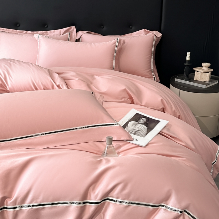 91家纺网 家纺一手货源 找家纺 魅都 2025新款100支长绒棉简约织带轻奢风四件套-罗伊 亮粉