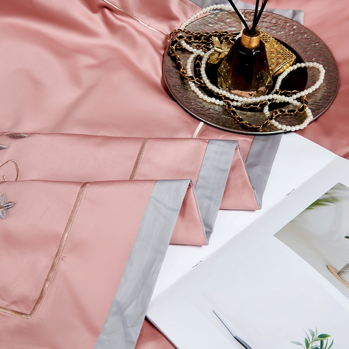 91家纺网 家纺一手货源 找家纺 U品汇 2025新品120支60s双股贡缎长绒棉重工刺绣花纯棉全棉四件套 蔷薇恋人-豆沙