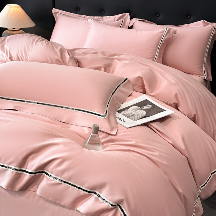 91家纺网 家纺一手货源 找家纺 魅都 2025新款100支长绒棉简约织带轻奢风四件套-罗伊 亮粉