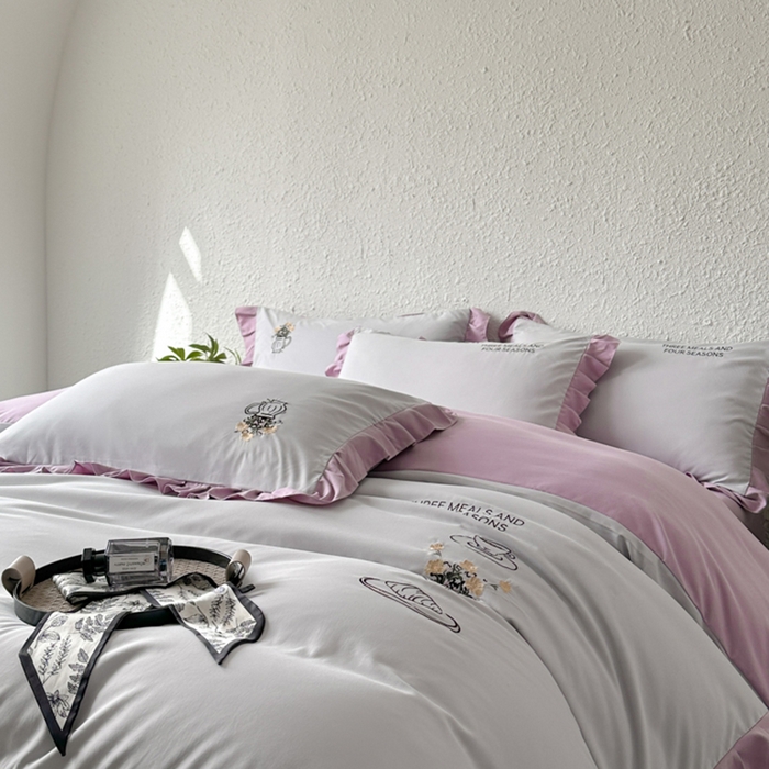 91家纺网 家纺一手货源 找家纺 汣沐生活 2025新款亲肤绣花花边四件套 浅灰-香芋紫-田园生活