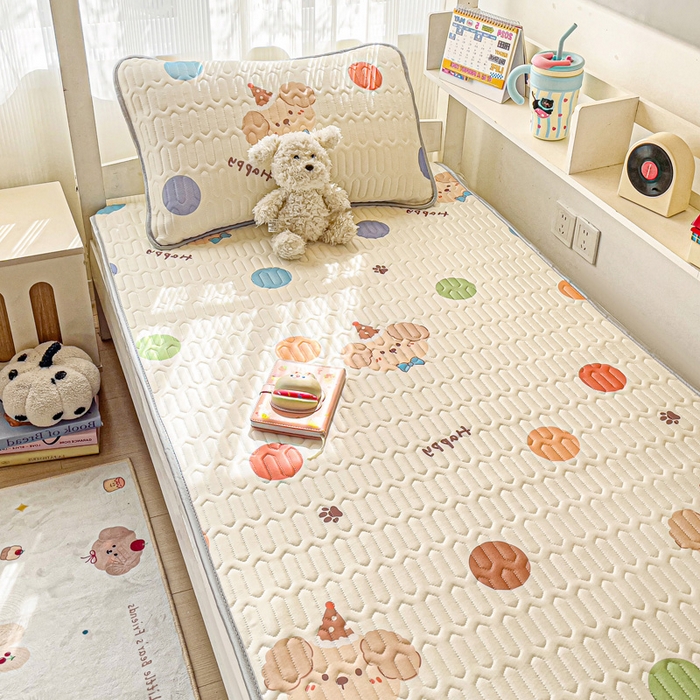 91家纺网 家纺一手货源 找家纺 富馨莱 2025新款A类凉感丝空气纤维凉席学生款 点点熊宝