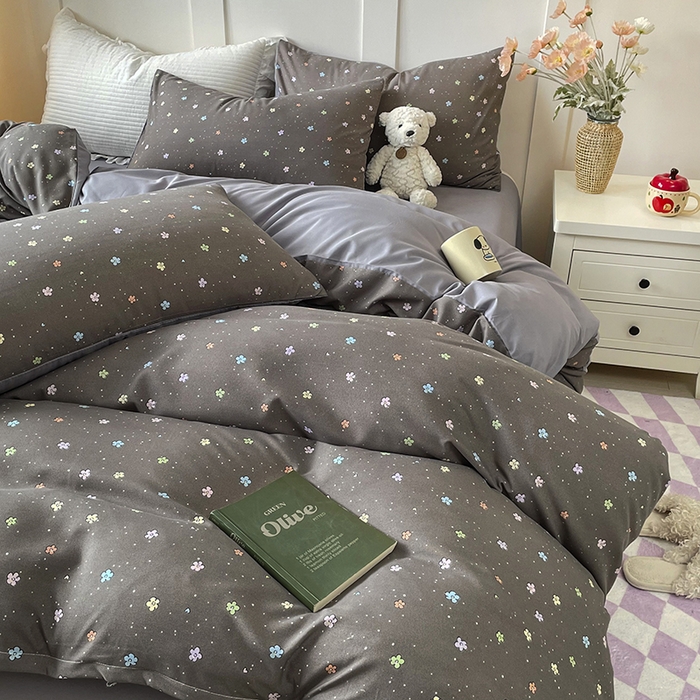 91家纺网 家纺一手货源 找家纺 汣沐生活 2025新款针织棉印花款四件套 浆果-灰