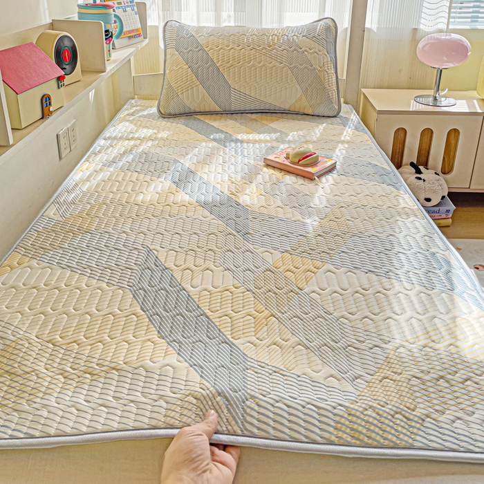 91家纺网 家纺一手货源 找家纺 富馨莱 2025新款A类凉感丝空气纤维凉席学生款 简约