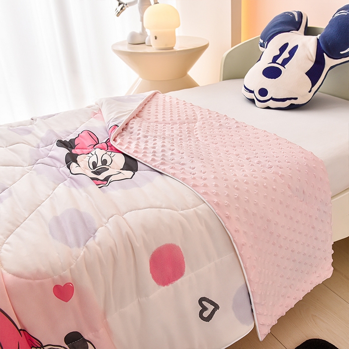 91家纺网 家纺一手货源 找家纺 嗨生活 嗨生活 2025年迪士尼凉感丝冰豆豆被 夏被 夏凉被 儿童夏被 幼儿园夏被 直播首选 元气米妮