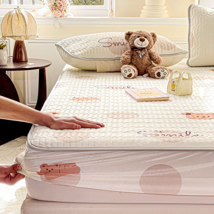 91家纺网 家纺一手货源 找家纺 富馨莱 2025新款A类凉感丝空气纤维凉席床笠款 无敌小熊