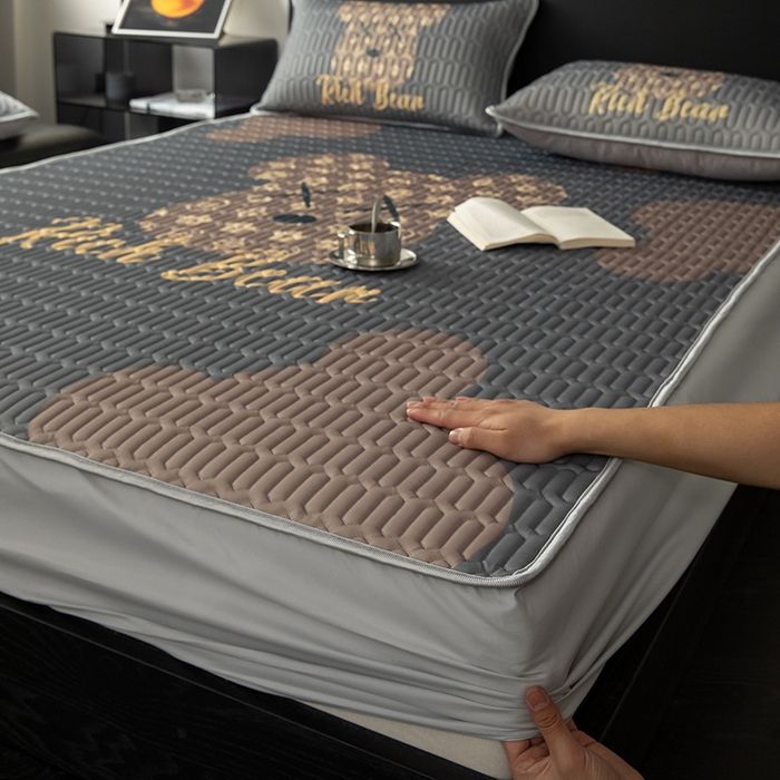 91家纺网 家纺一手货源 找家纺 圣比熊 2025新款大版印花纯色0.5乳胶凉席床笠款床裙款凉席三件套 床笠款-暴富熊