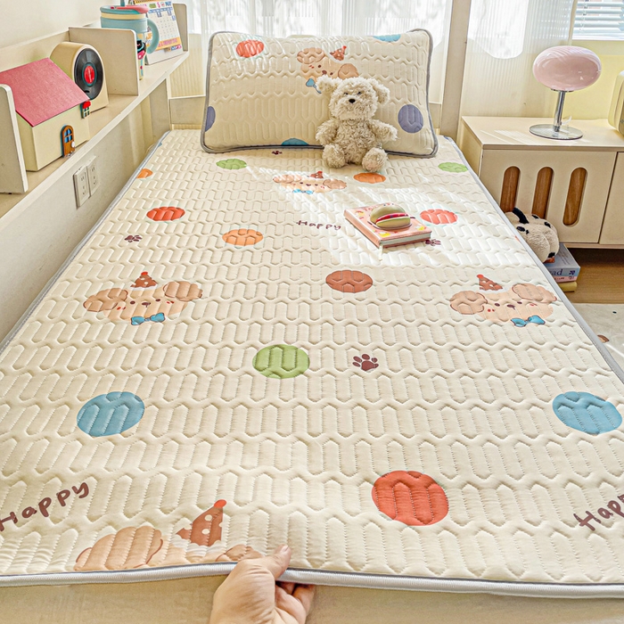 91家纺网 家纺一手货源 找家纺 富馨莱 2025新款A类凉感丝空气纤维凉席学生款 点点熊宝