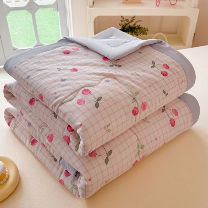 91家纺网 家纺一手货源 找家纺 宜梦家居【需要买家秀请联系老板】 2025新款双面纯棉夏被夏凉被系列 樱桃果果