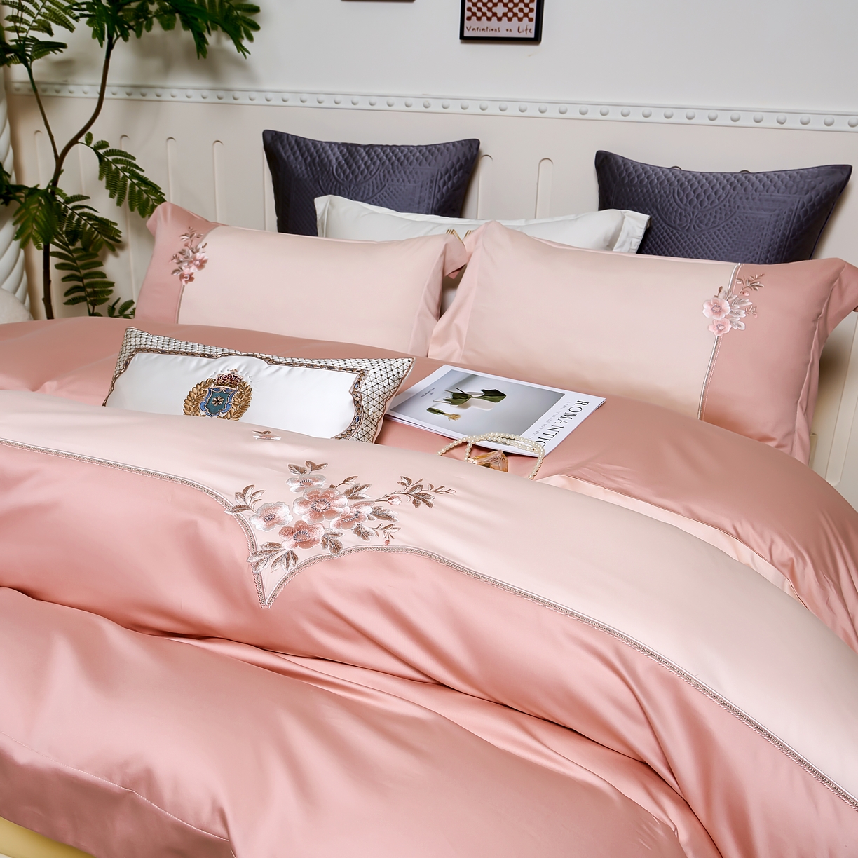 91家纺网 家纺一手货源 找家纺 U品汇 2025新品120支60s双股贡缎长绒棉重工刺绣花纯棉全棉四件套 海棠湾-豆沙