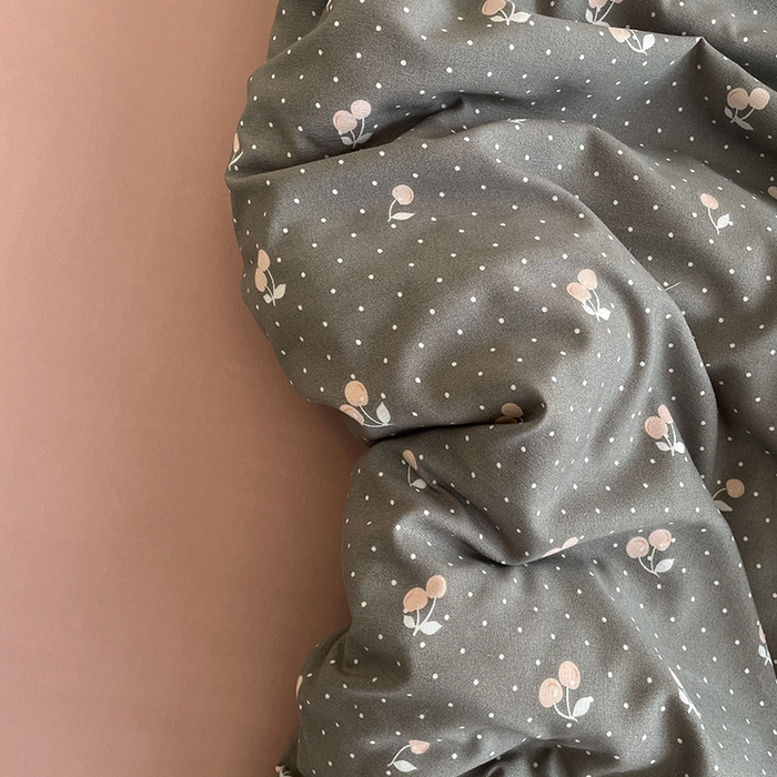 91家纺网 家纺一手货源 找家纺 汣沐生活 2025新款针织棉印花款四件套 樱桃-灰