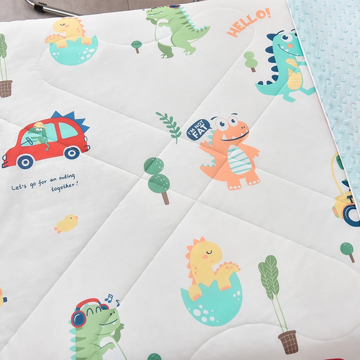 91家纺网 家纺一手货源 找家纺 嗨生活_2025年爆款 A类冰豆豆凉感丝被 儿童夏被 幼儿园被 直播 团购首选_1477 恐龙派对