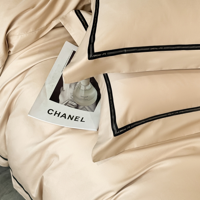 91家纺网 家纺一手货源 找家纺 魅都 2025新款100支长绒棉简约织带轻奢风四件套-罗伊 香槟金