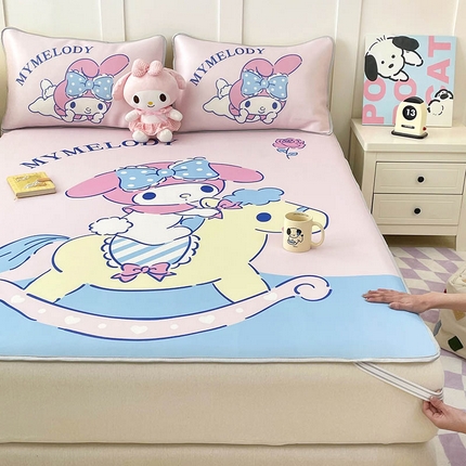 91家纺网 家纺一手货源 找家纺 米帛家纺 2025新款大版三丽鸥碳光冰丝软凉席绑带款 木马美乐蒂