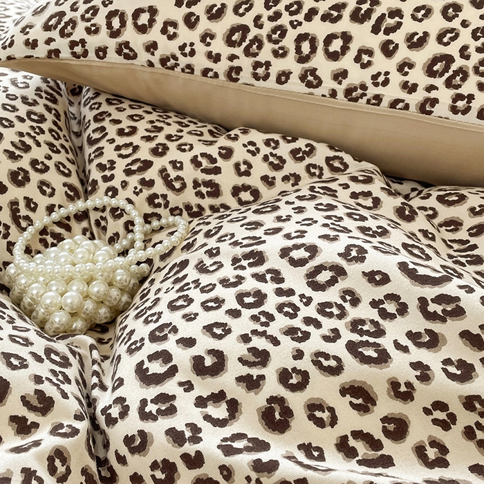 91家纺网 家纺一手货源 找家纺 汣沐生活 2025新款针织棉印花款四件套 小时代-咖