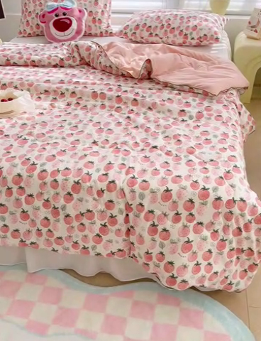 91家纺网 家纺一手货源 找家纺 太阳树家纺 2025新款A类母婴级双层纱大豆被大豆纤维夏被 草莓酪