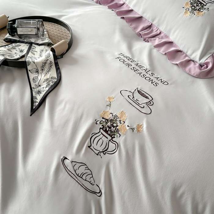 91家纺网 家纺一手货源 找家纺 汣沐生活 2025新款亲肤绣花花边四件套 浅灰-香芋紫-田园生活