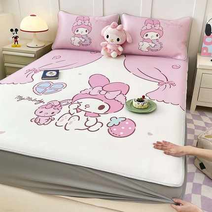 91家纺网 家纺一手货源 找家纺 米帛家纺 2025新款大版三丽鸥碳光冰丝软凉席床笠款 窗帘美乐蒂