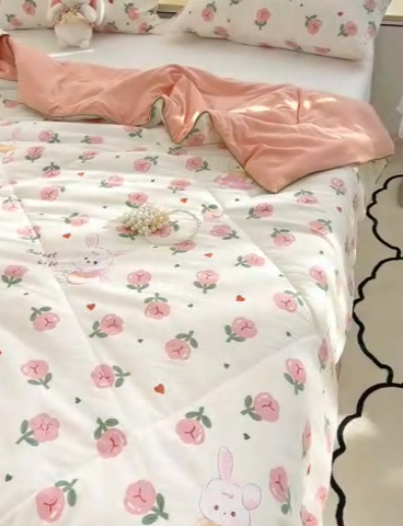 91家纺网 家纺一手货源 找家纺 太阳树家纺 2025新款A类母婴级双层纱大豆被大豆纤维夏被 曼塔玫瑰