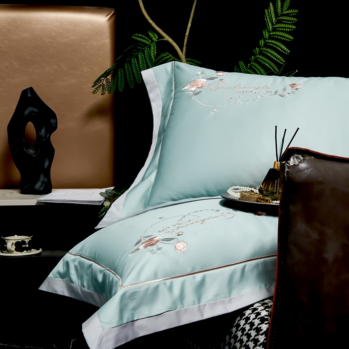 91家纺网 家纺一手货源 找家纺 U品汇 2025新品120支60s双股贡缎长绒棉重工刺绣花纯棉全棉四件套 蔷薇恋人-晴空兰