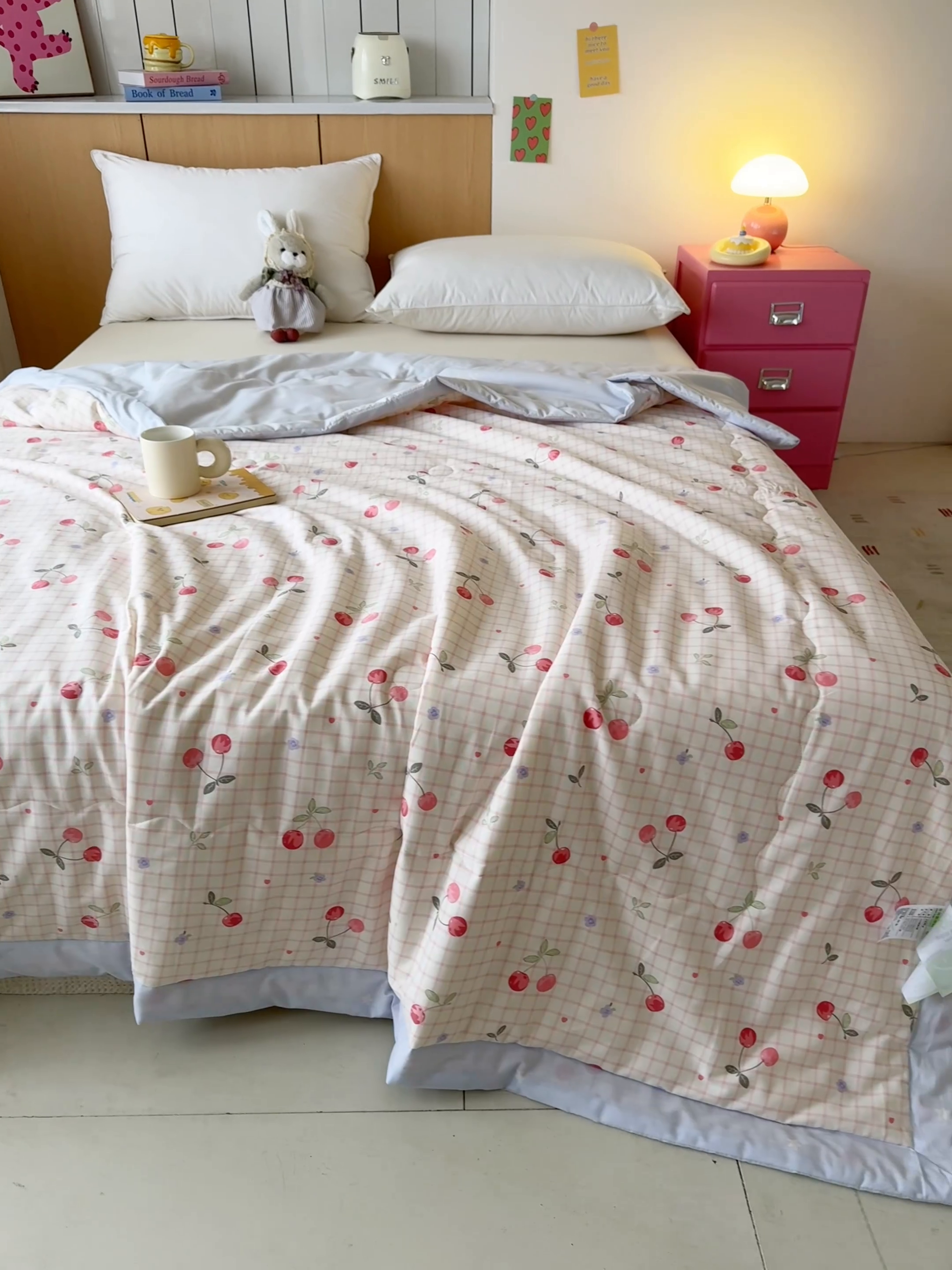 91家纺网 家纺一手货源 找家纺 宜梦家居【需要买家秀请联系老板】 2025新款双面纯棉夏被夏凉被系列 樱桃果果