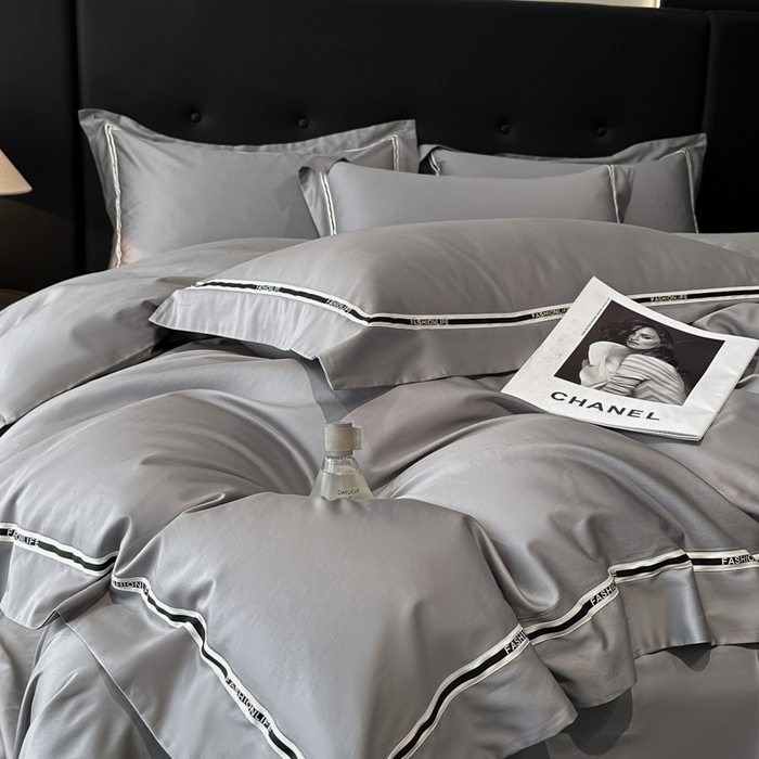 91家纺网 家纺一手货源 找家纺 魅都 2025新款100支长绒棉简约织带轻奢风四件套-罗伊 浅灰