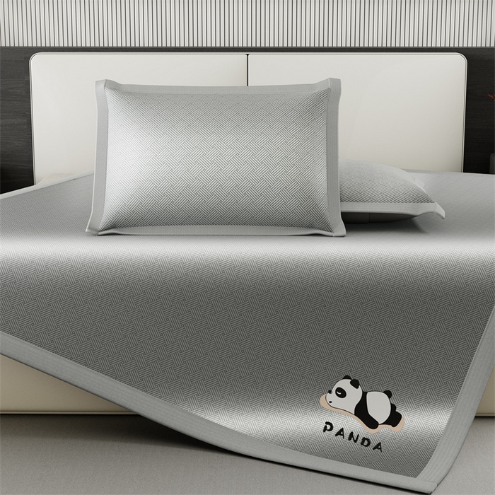 91家纺网 家纺一手货源 找家纺 叠派家纺  2025新款5A抗菌A类冰丝凉席-饼干花熊猫款 熊猫-灰色