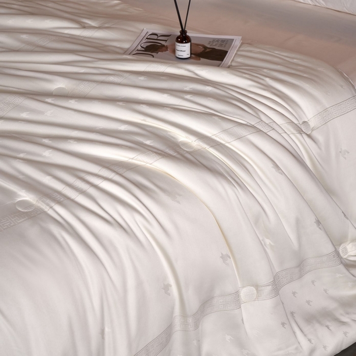 91家纺网 家纺一手货源 找家纺 朴罗 （ 原岚图）2025新款臻品欧式提花黄金大豆被被子被芯-千千阙歌 千千阙歌-米白