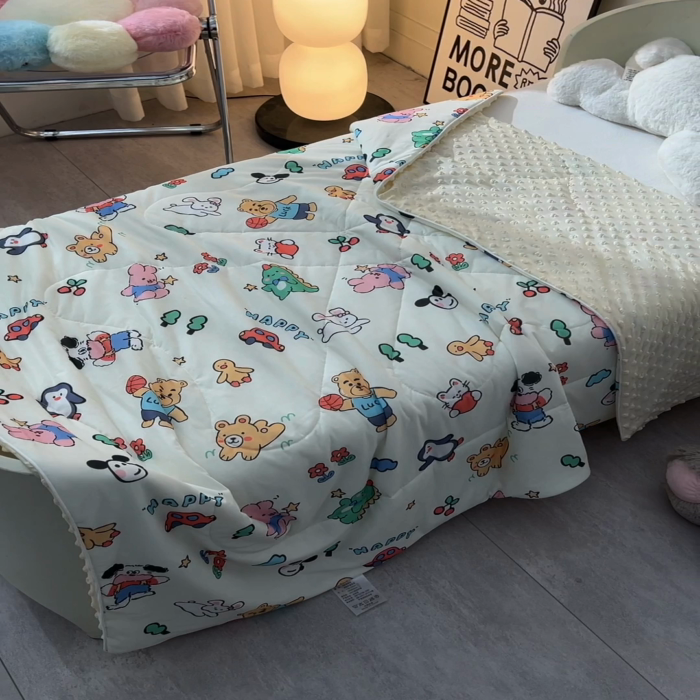 91家纺网 家纺一手货源 找家纺 嗨生活_2025年爆款 A类冰豆豆凉感丝被 儿童夏被 幼儿园被 直播 团购首选_1477 小伙伴