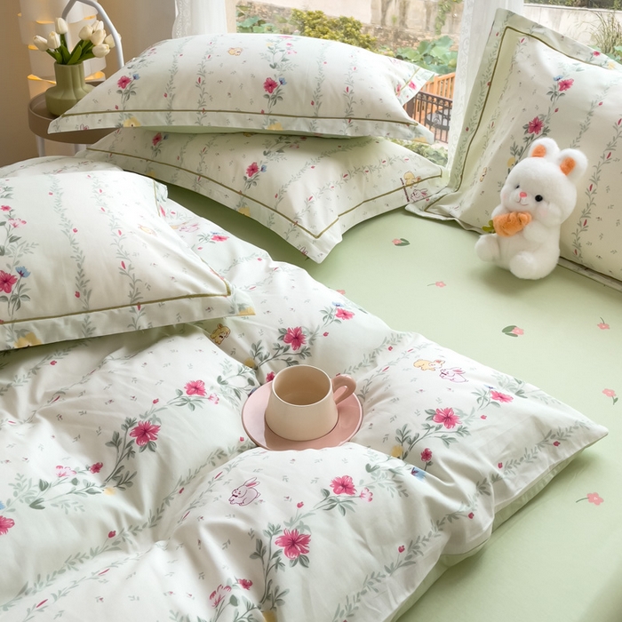 91家纺网 家纺一手货源 找家纺 铭博家纺 新款直播爆款网红全棉四件套13070印花吊边一字绣纯棉被套工艺款 淡雅花资