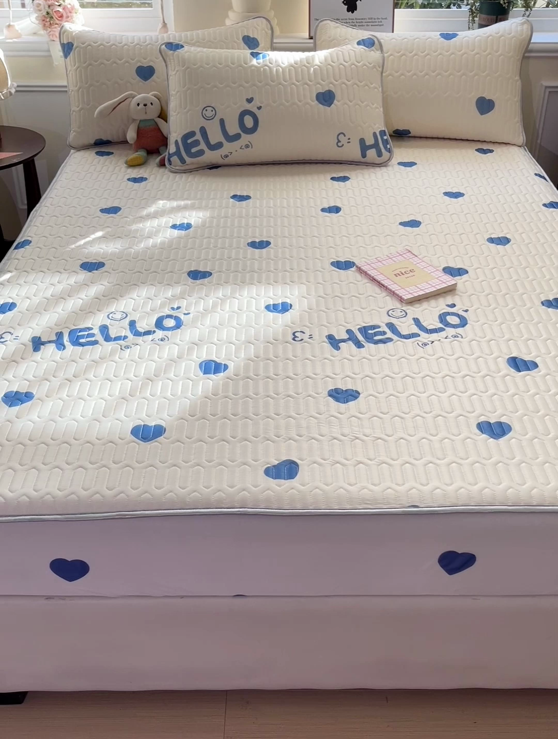 91家纺网 家纺一手货源 找家纺 富馨莱 2025新款A类凉感丝空气纤维凉席床笠款 蓝色梦幻