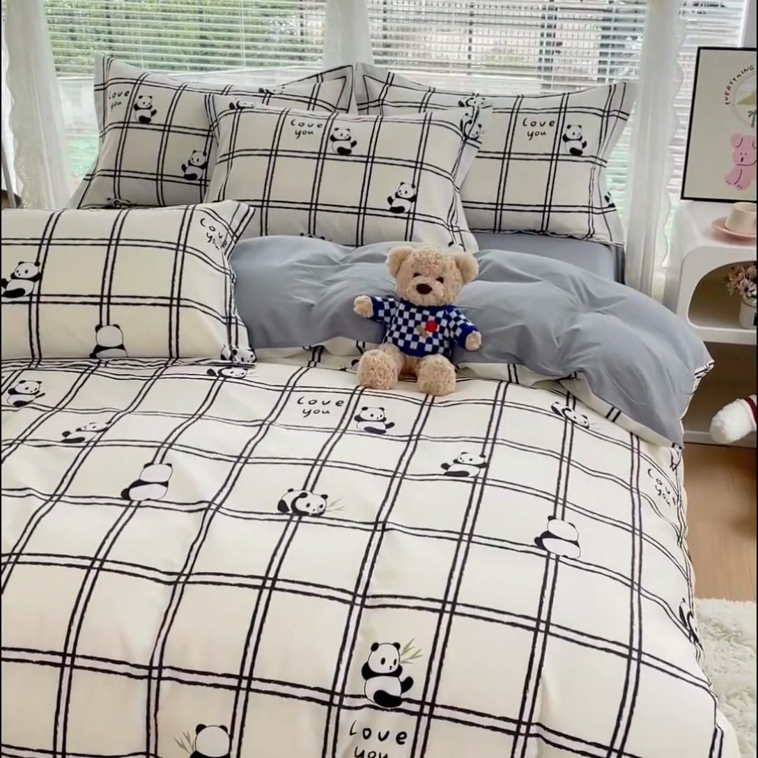 91家纺网 家纺一手货源 找家纺 铭博家纺 新款直播爆款网红全棉四件套13070印花吊边一字绣纯棉被套工艺款 趣味熊猫
