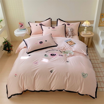 91家纺网 家纺一手货源 找家纺 鼎飞 2025新款长绒棉新款卡通四件套 草莓猫