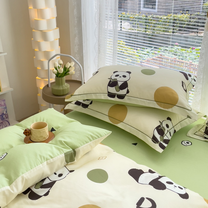 91家纺网 家纺一手货源 找家纺 铭博家纺 新款直播爆款网红全棉四件套13070印花吊边一字绣纯棉被套工艺款 呆萌熊猫