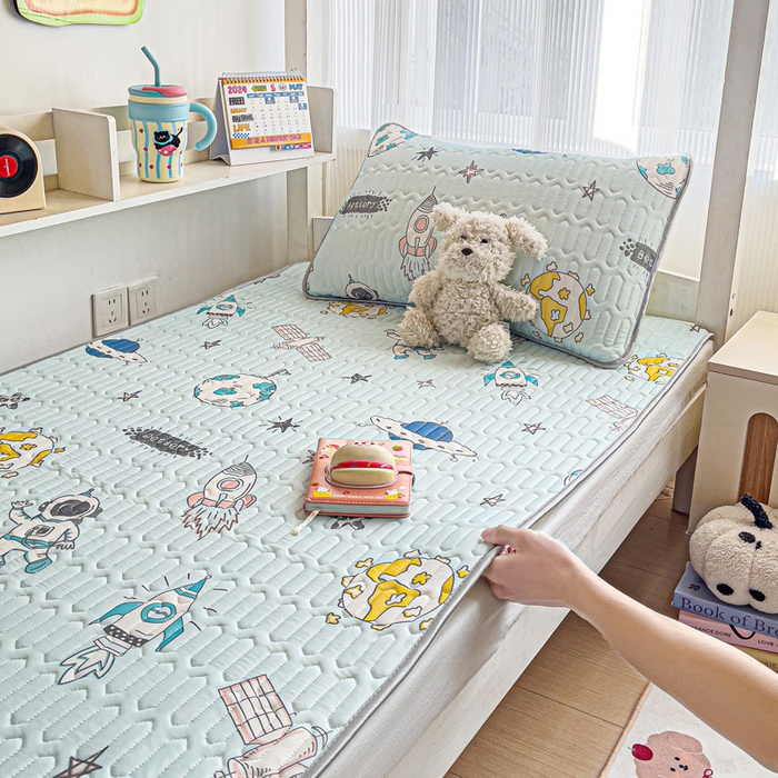 91家纺网 家纺一手货源 找家纺 富馨莱 2025新款A类凉感丝空气纤维凉席学生款 太空蓝