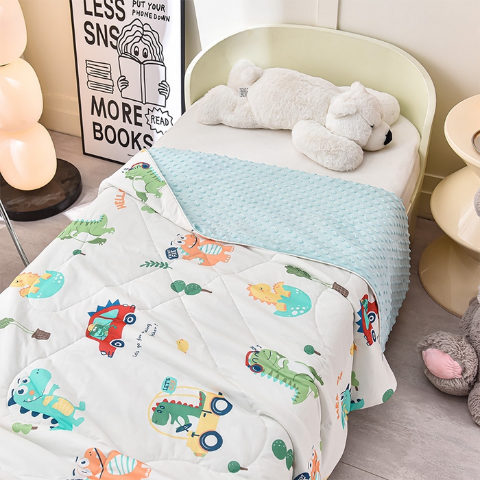 91家纺网 家纺一手货源 找家纺 嗨生活_2025年爆款 A类冰豆豆凉感丝被 儿童夏被 幼儿园被 直播 团购首选_1477 恐龙派对