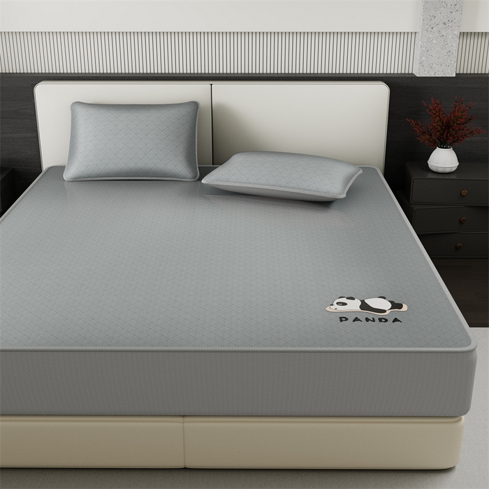 91家纺网 家纺一手货源 找家纺 叠派家纺  2025新款5A抗菌A类冰丝凉席-饼干花熊猫款 床笠-熊猫-灰色